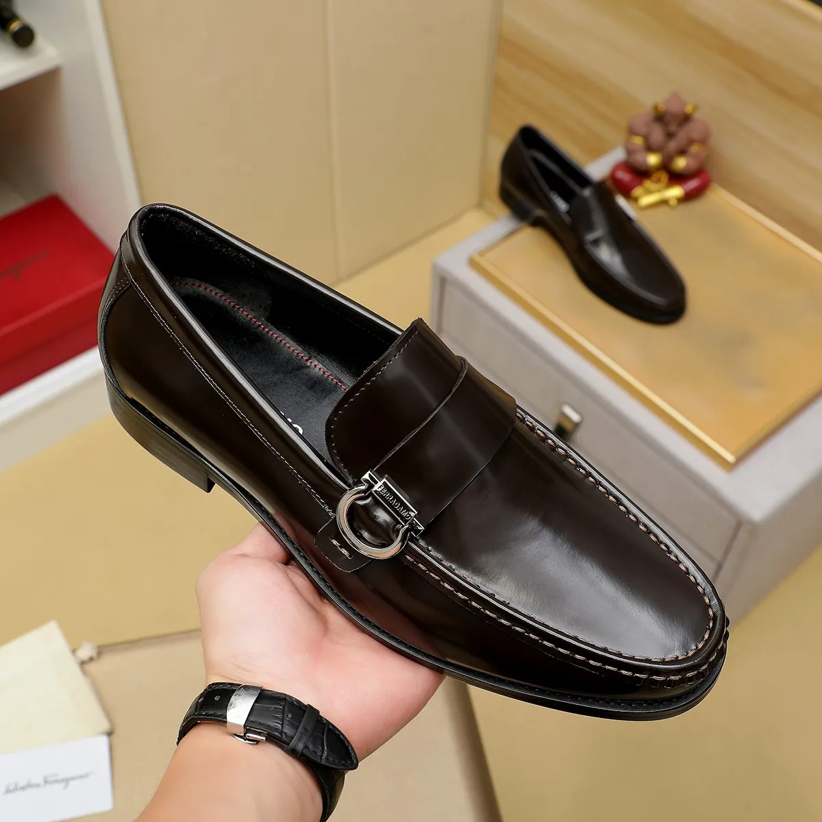 Men's shoes 250 Ferragamo [Ferragamo] top imported suit men's shoes 💯Original copy of the official website, product materials: selected imported embossed calfskin + luxury hardware buckle accessories ~ imported water-dyed cow 🐂 leather lining. Strong three-dimensional visual effect, original combination outsole, multiple colors available😘 Size: 39-44 (38.45.46. Customized)